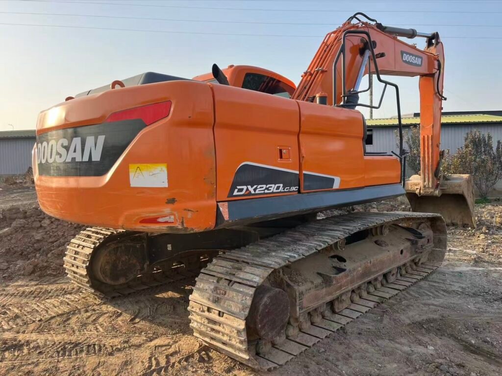 Used Doosan 200 Excavator image 1